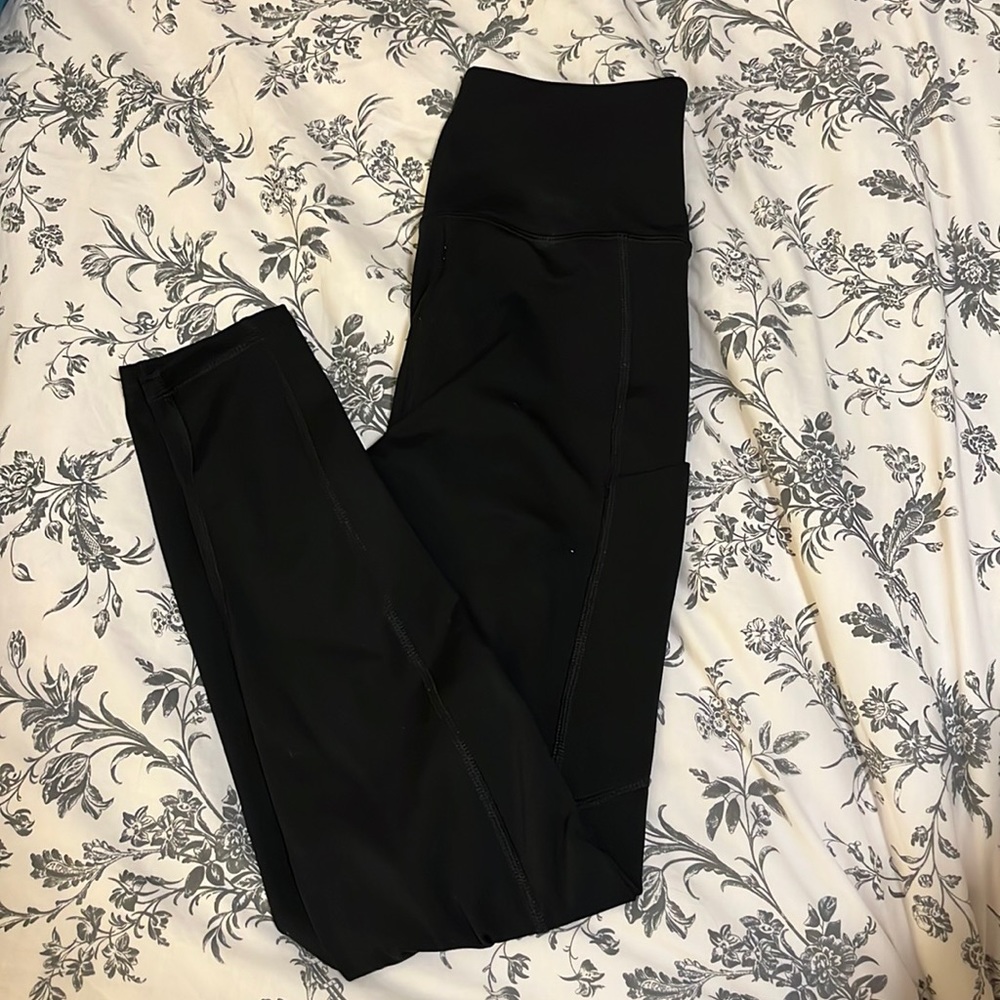 American Eagle leggings with pockets